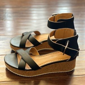 Adrienne Vittadini cork platform sandal EUC worn once ankle strap MSRP $89